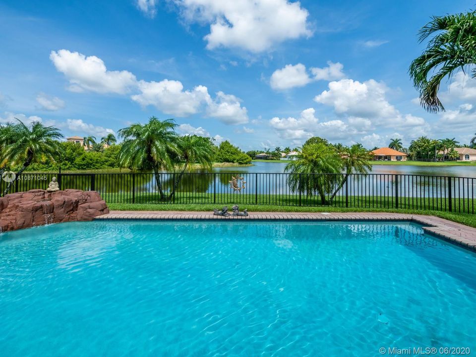 Recently Sold: $819,990 (5 beds, 3 baths, 3684 Square Feet)