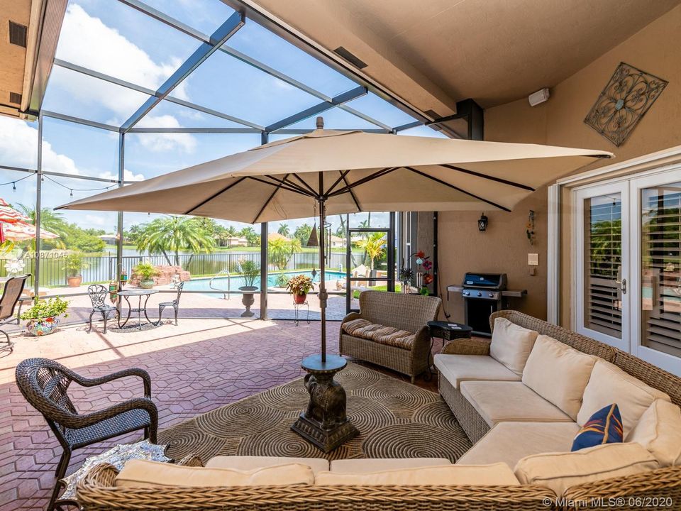 Recently Sold: $819,990 (5 beds, 3 baths, 3684 Square Feet)