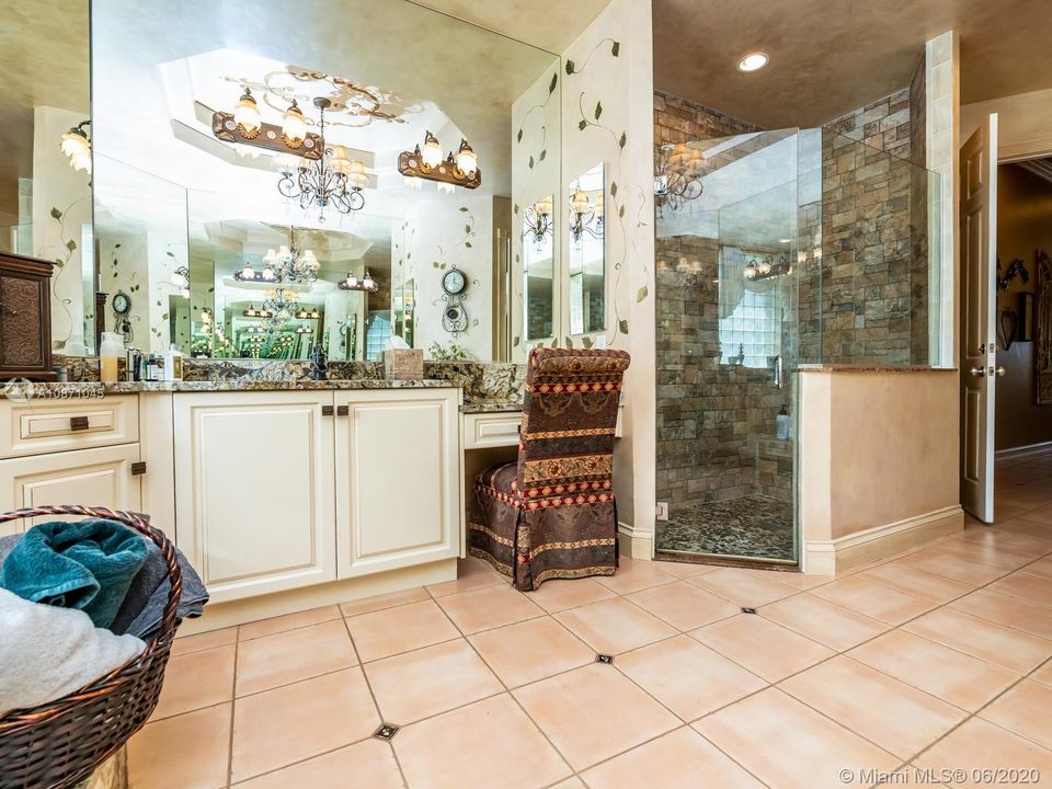 Recently Sold: $819,990 (5 beds, 3 baths, 3684 Square Feet)