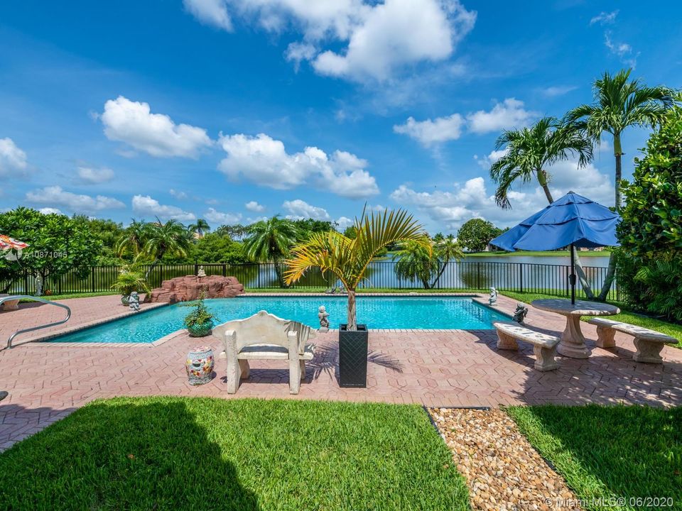 Recently Sold: $819,990 (5 beds, 3 baths, 3684 Square Feet)