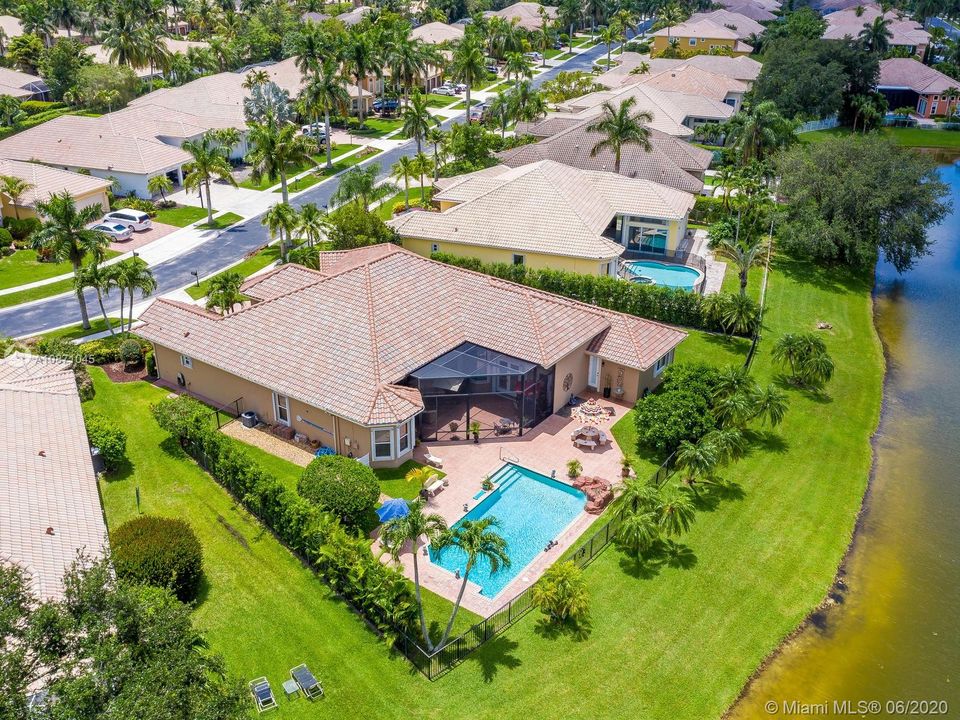 Recently Sold: $819,990 (5 beds, 3 baths, 3684 Square Feet)