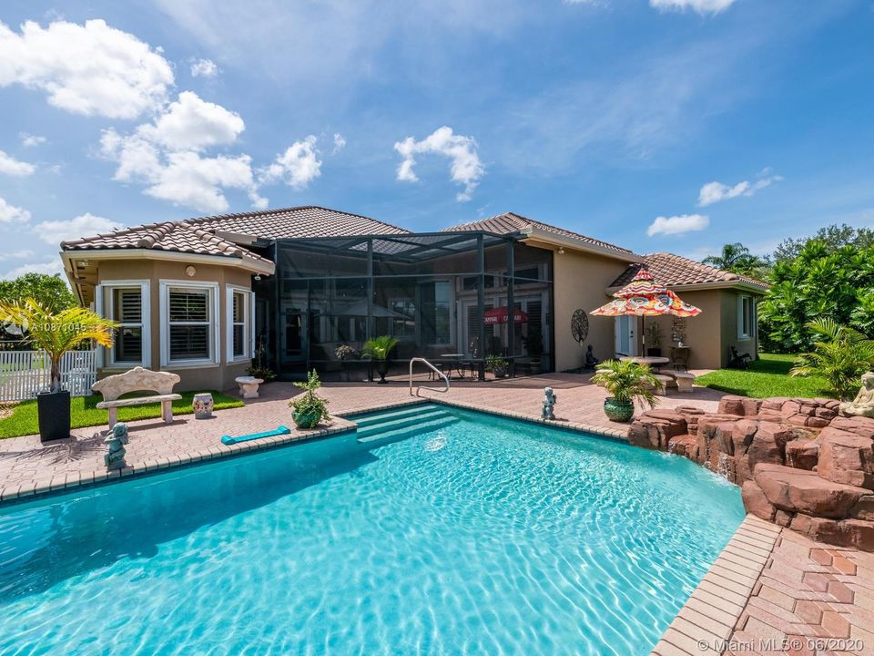Recently Sold: $819,990 (5 beds, 3 baths, 3684 Square Feet)