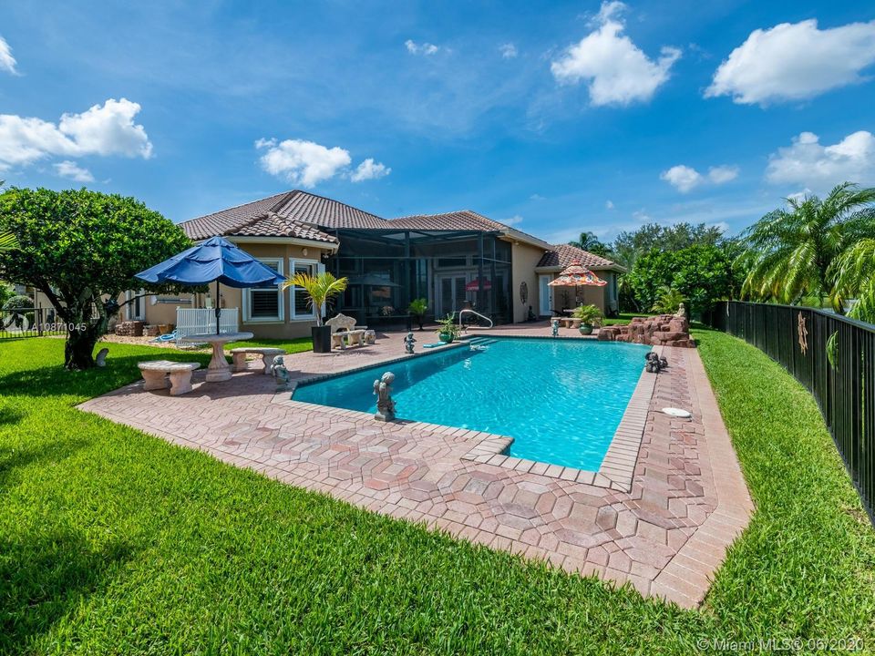 Recently Sold: $819,990 (5 beds, 3 baths, 3684 Square Feet)