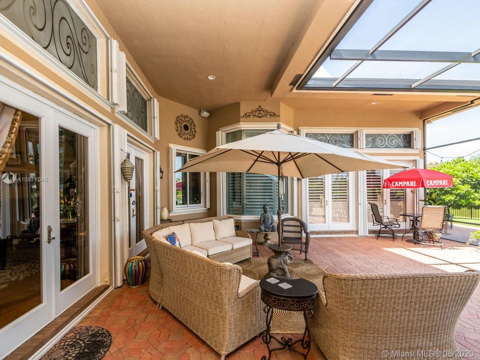 Recently Sold: $819,990 (5 beds, 3 baths, 3684 Square Feet)