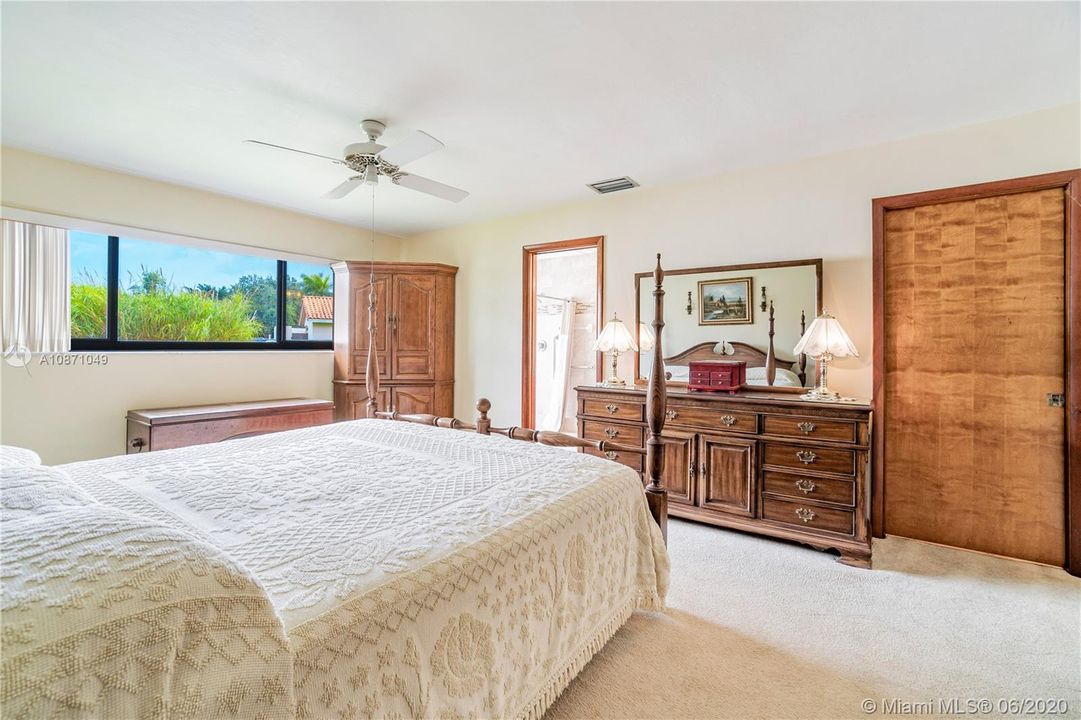 Vendido Recientemente: $489,900 (3 camas, 2 baños, 2270 Pies cuadrados)