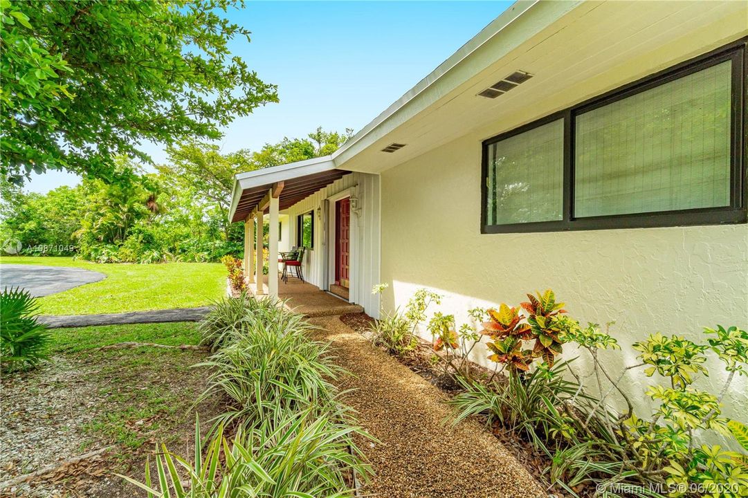 Vendido Recientemente: $489,900 (3 camas, 2 baños, 2270 Pies cuadrados)