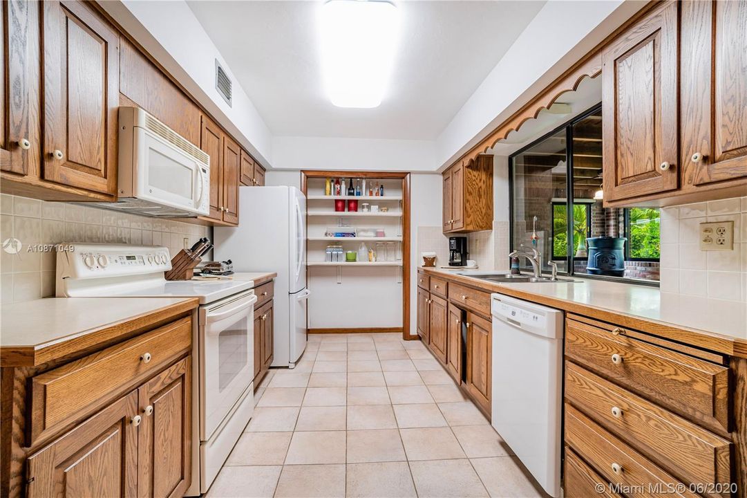 Vendido Recientemente: $489,900 (3 camas, 2 baños, 2270 Pies cuadrados)