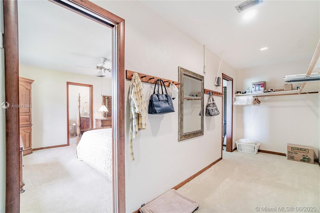 XL walk-in closet