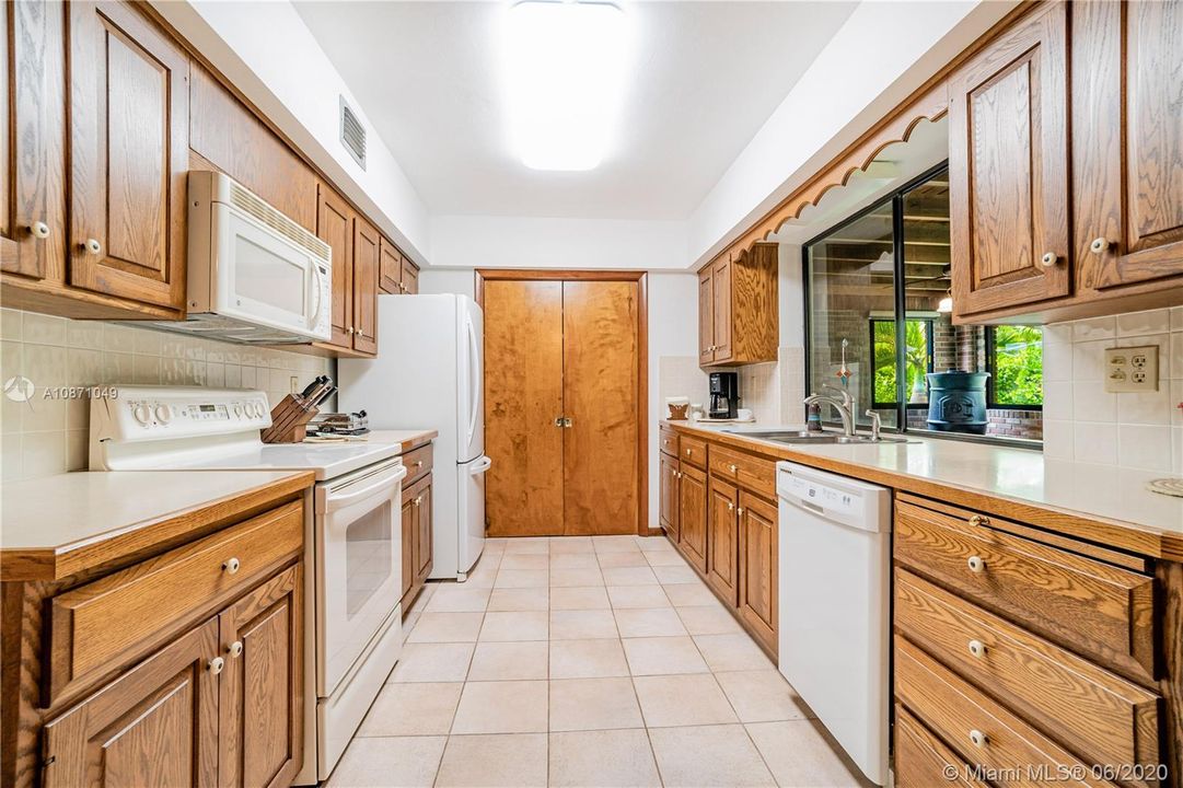 Vendido Recientemente: $489,900 (3 camas, 2 baños, 2270 Pies cuadrados)