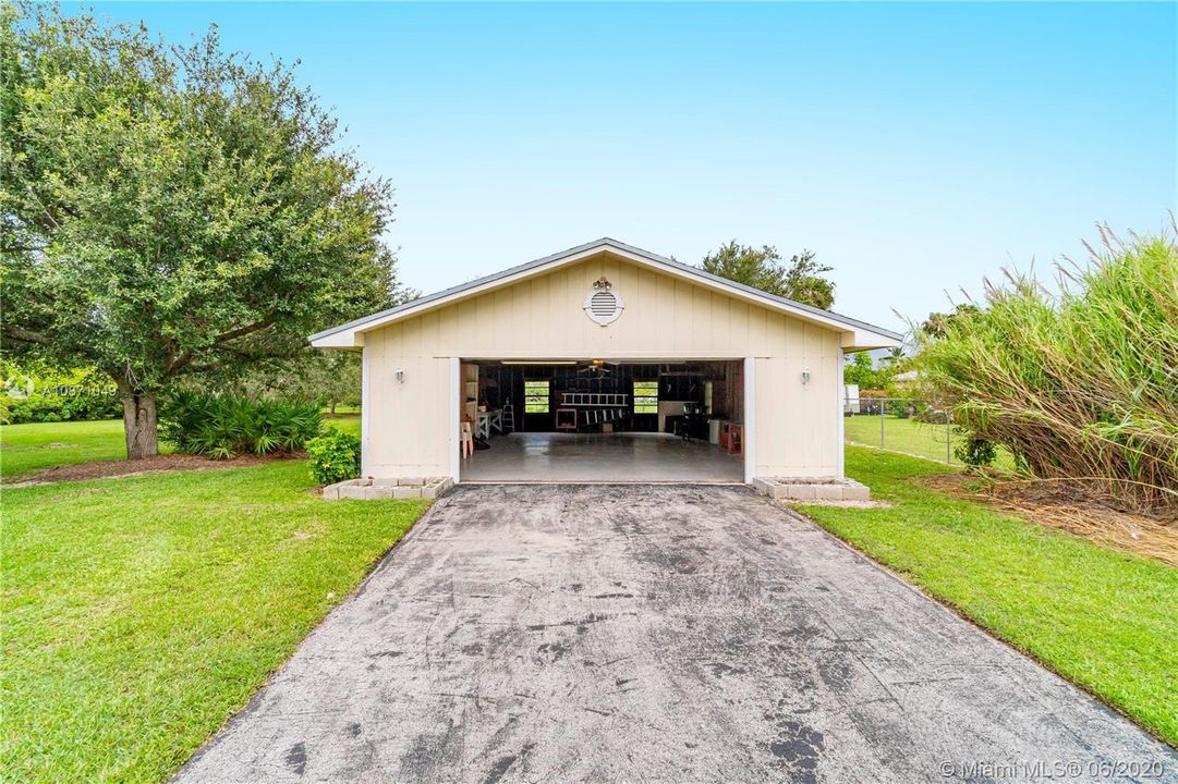 Additional garage/workshop