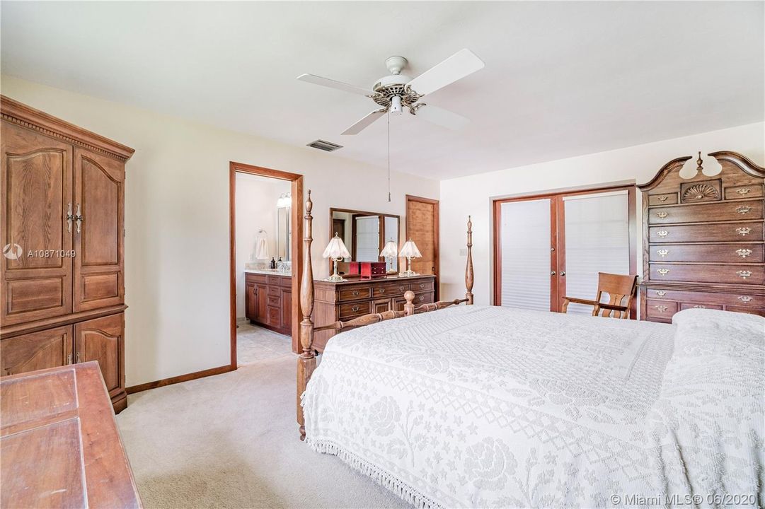 Vendido Recientemente: $489,900 (3 camas, 2 baños, 2270 Pies cuadrados)