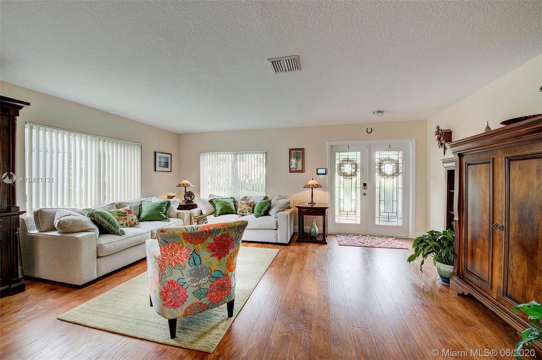 Recently Sold: $530,000 (5 beds, 2 baths, 2800 Square Feet)