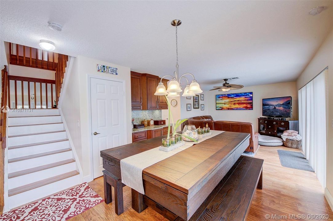 Recently Sold: $530,000 (5 beds, 2 baths, 2800 Square Feet)