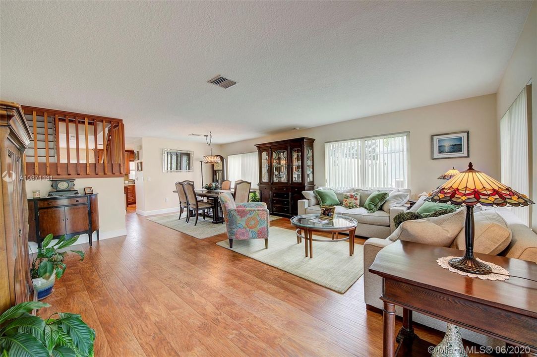 Recently Sold: $530,000 (5 beds, 2 baths, 2800 Square Feet)