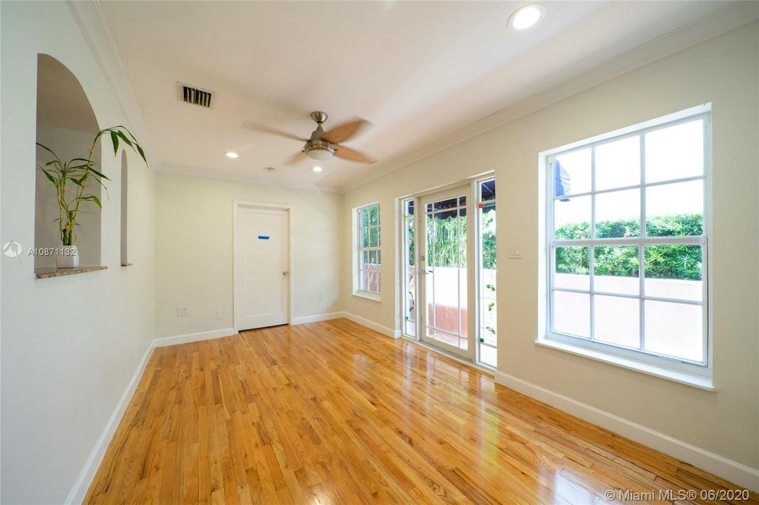 Recently Sold: $1,150,000 (5 beds, 4 baths, 2793 Square Feet)