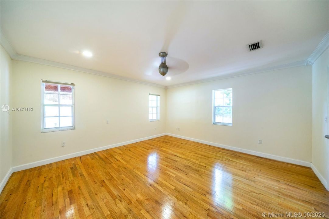 Recently Sold: $1,150,000 (5 beds, 4 baths, 2793 Square Feet)