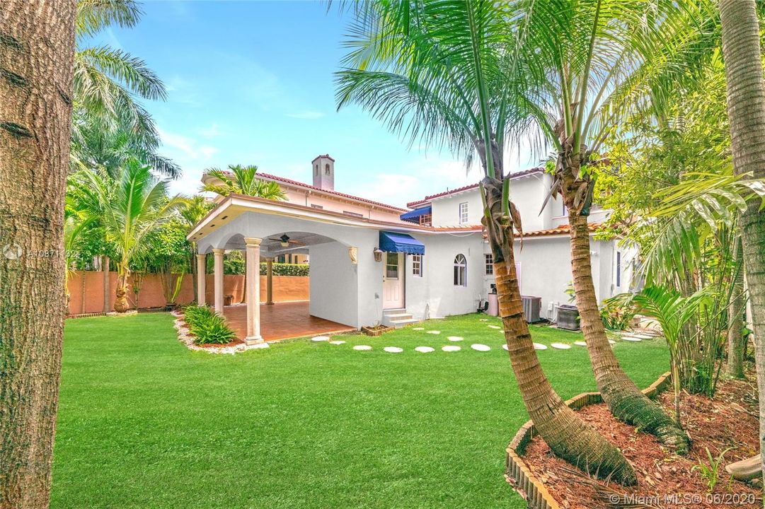 Recently Sold: $1,150,000 (5 beds, 4 baths, 2793 Square Feet)