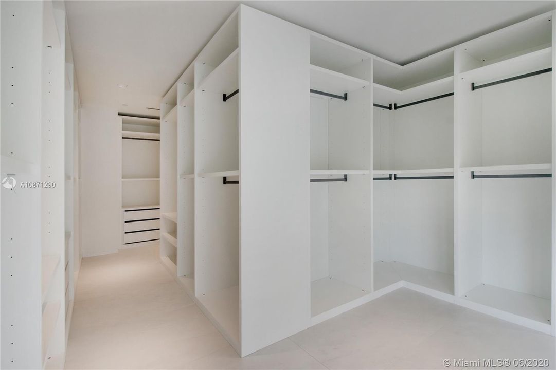 Recently Rented: $26,000 (4 beds, 5 baths, 4600 Square Feet)