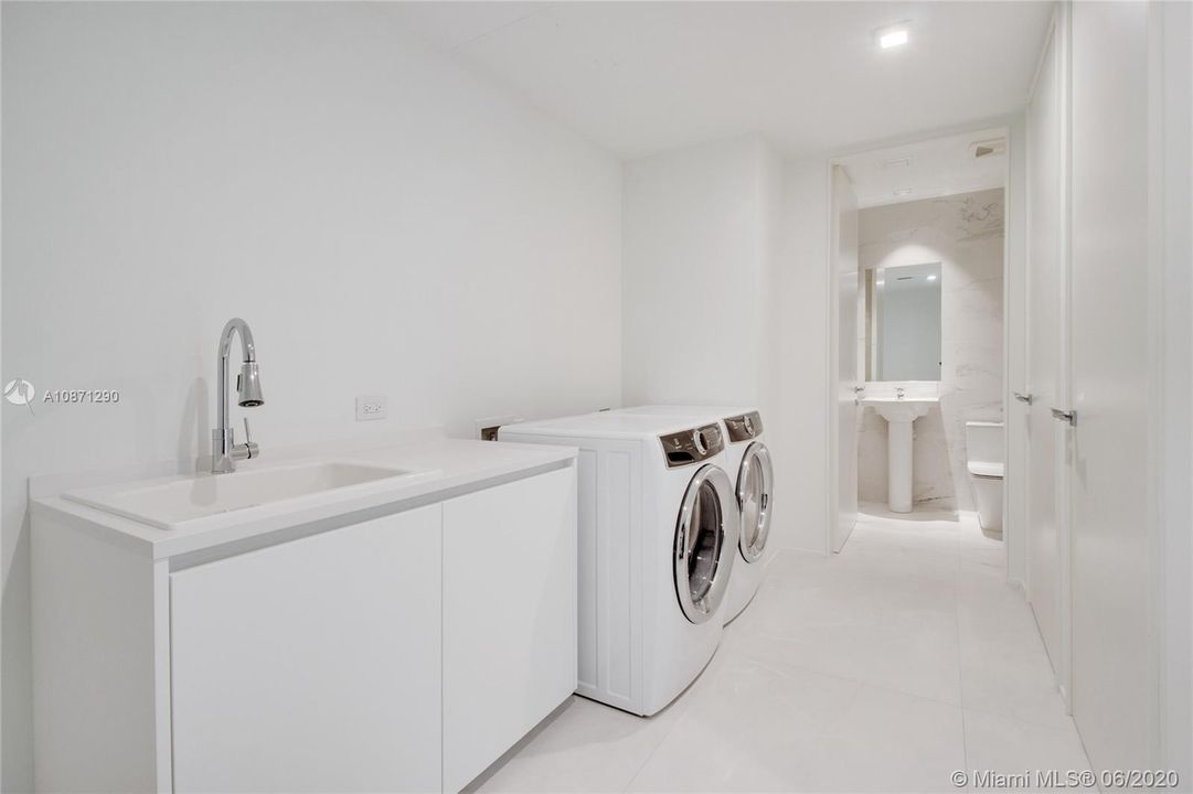 Recently Rented: $26,000 (4 beds, 5 baths, 4600 Square Feet)
