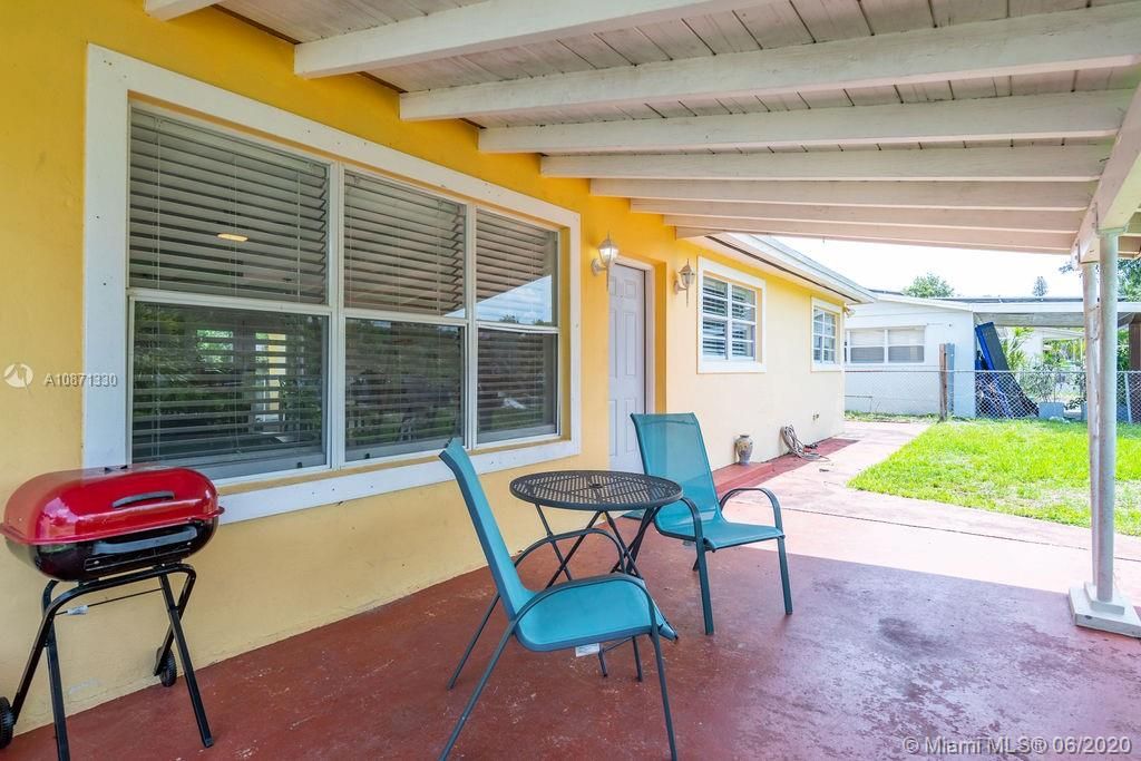 Недавно продано: $329,999 (3 спален, 2 ванн, 1375 Квадратных фут)