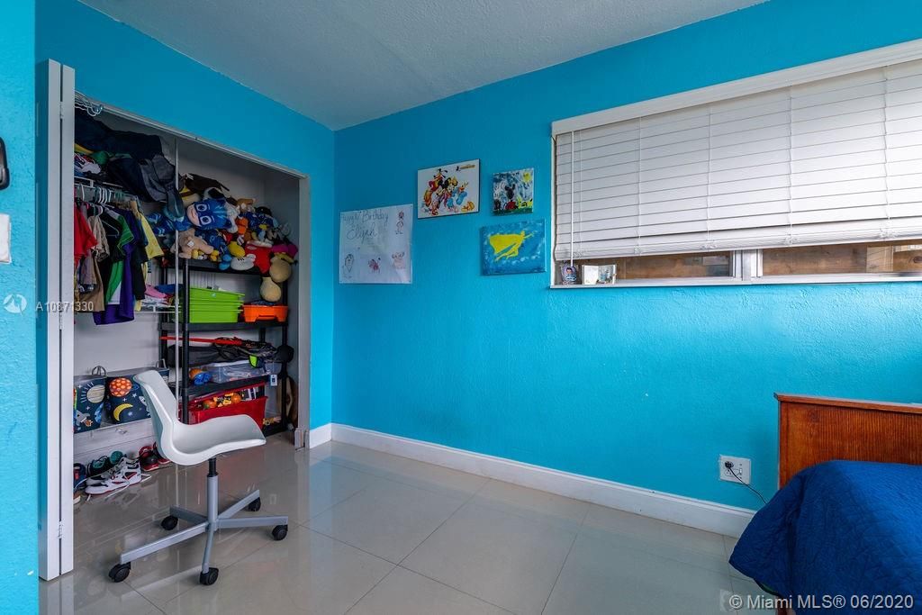 Недавно продано: $329,999 (3 спален, 2 ванн, 1375 Квадратных фут)