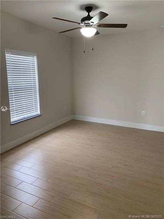 Vendido Recientemente: $289,000 (4 camas, 2 baños, 2185 Pies cuadrados)