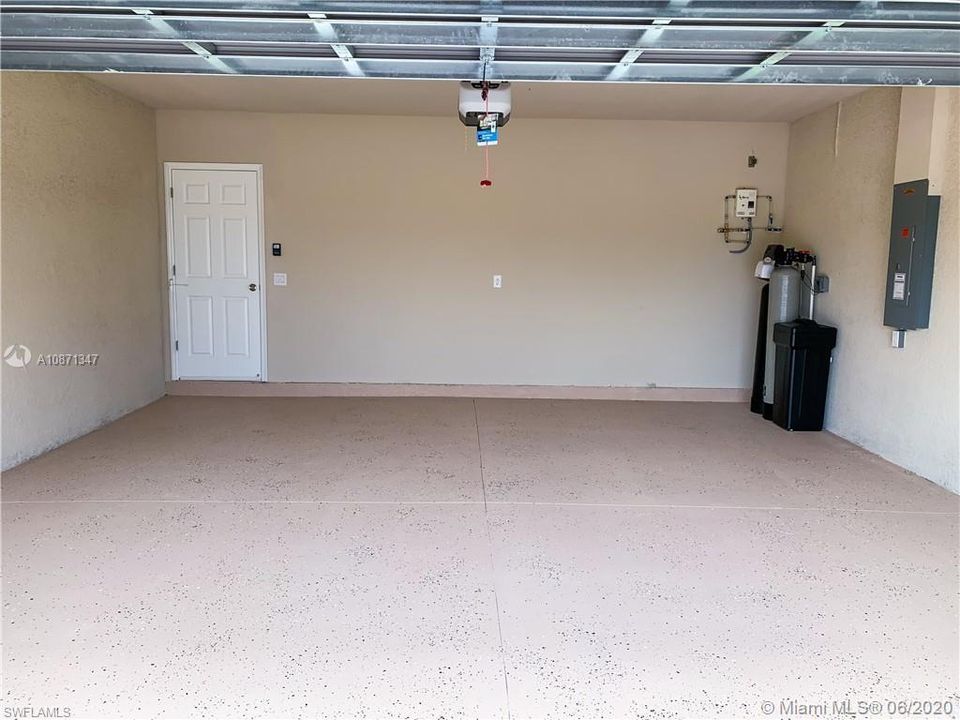Vendido Recientemente: $289,000 (4 camas, 2 baños, 2185 Pies cuadrados)