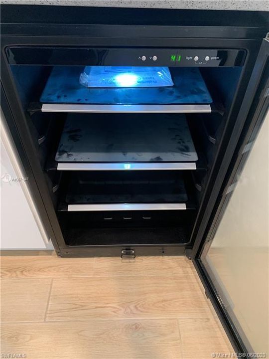 Vendido Recientemente: $289,000 (4 camas, 2 baños, 2185 Pies cuadrados)