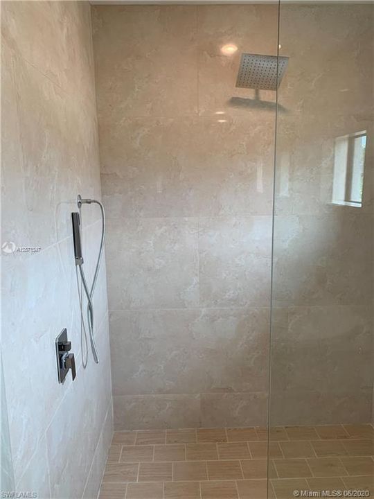 Vendido Recientemente: $289,000 (4 camas, 2 baños, 2185 Pies cuadrados)
