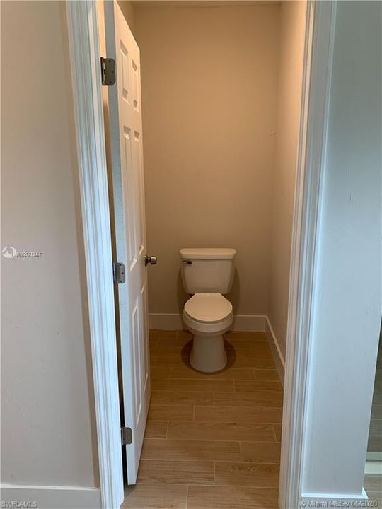 Vendido Recientemente: $289,000 (4 camas, 2 baños, 2185 Pies cuadrados)