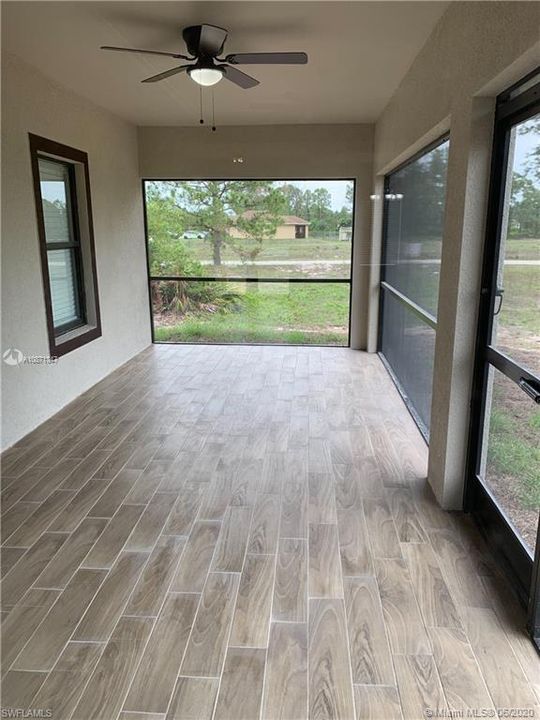 Vendido Recientemente: $289,000 (4 camas, 2 baños, 2185 Pies cuadrados)