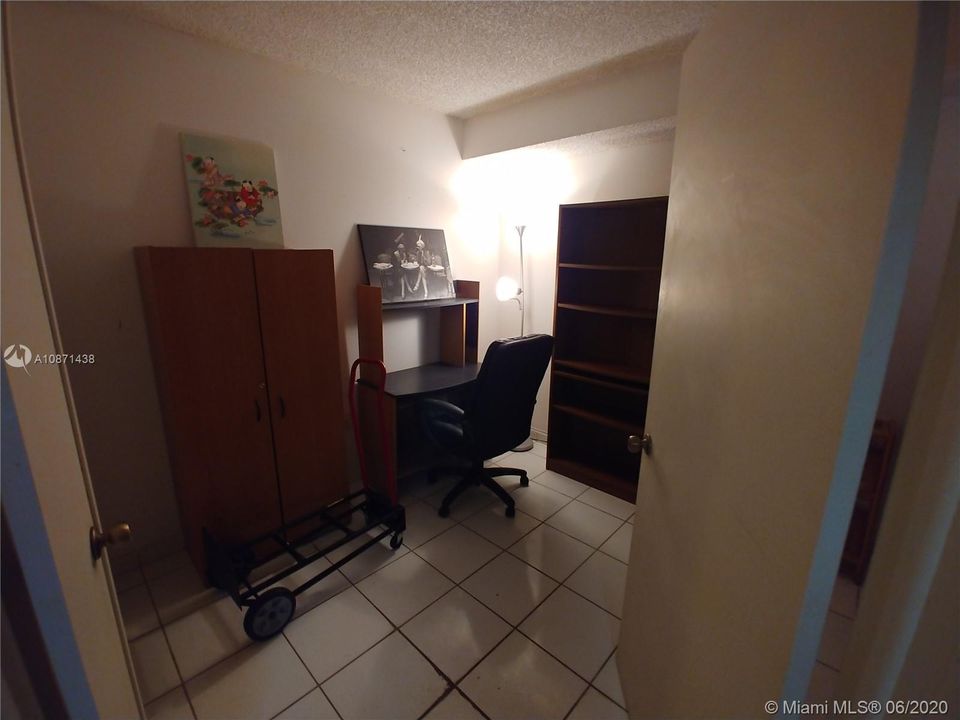 Vendido Recientemente: $189,000 (2 camas, 2 baños, 850 Pies cuadrados)