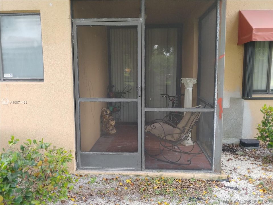 Vendido Recientemente: $189,000 (2 camas, 2 baños, 850 Pies cuadrados)