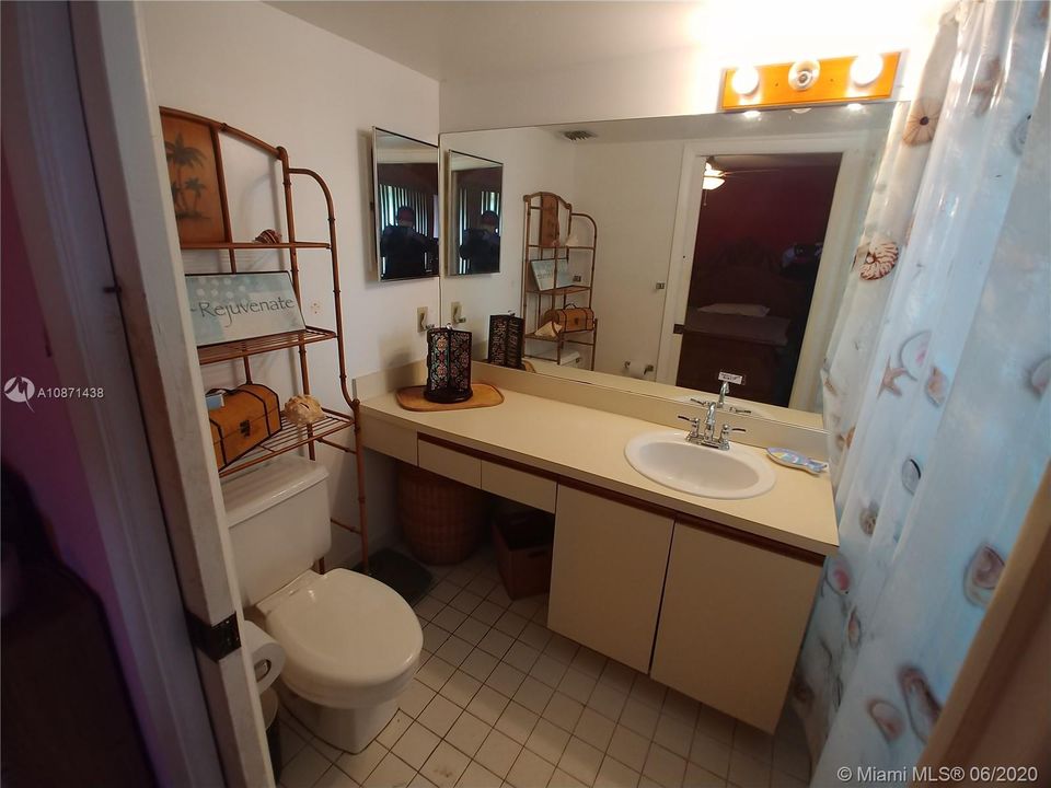 Vendido Recientemente: $189,000 (2 camas, 2 baños, 850 Pies cuadrados)