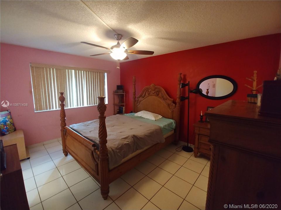 Vendido Recientemente: $189,000 (2 camas, 2 baños, 850 Pies cuadrados)