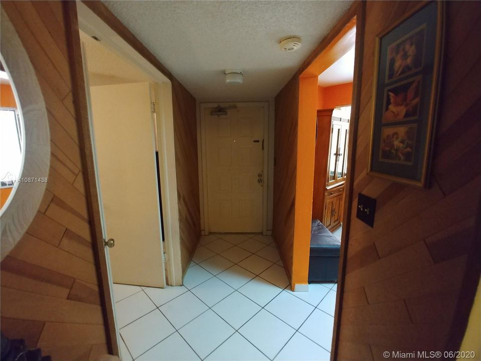 Vendido Recientemente: $189,000 (2 camas, 2 baños, 850 Pies cuadrados)