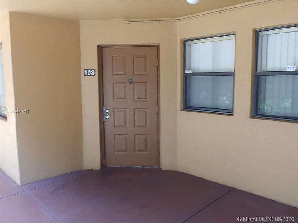 Vendido Recientemente: $189,000 (2 camas, 2 baños, 850 Pies cuadrados)