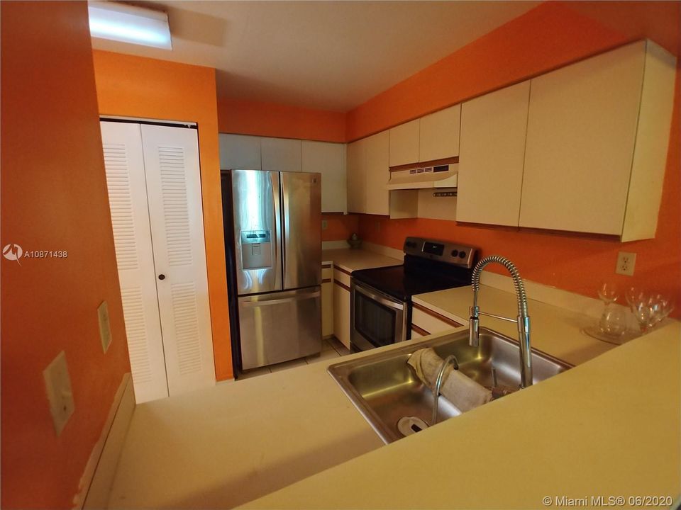 Vendido Recientemente: $189,000 (2 camas, 2 baños, 850 Pies cuadrados)