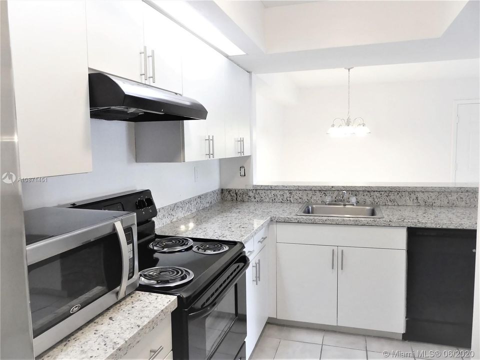 Vendido Recientemente: $159,000 (2 camas, 2 baños, 1113 Pies cuadrados)