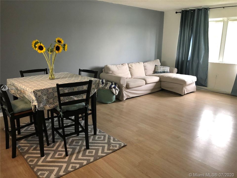 Recently Rented: $1,200 (2 beds, 1 baths, 1075 Square Feet)