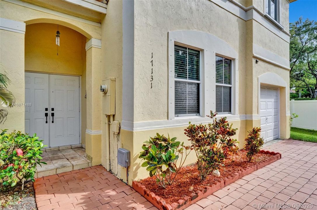 Recently Sold: $350,000 (4 beds, 2 baths, 1795 Square Feet)