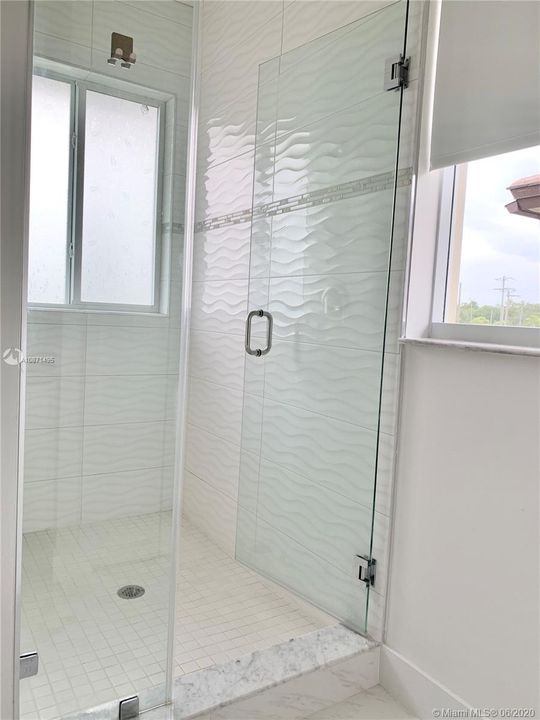 2nd floor master suite - full bath