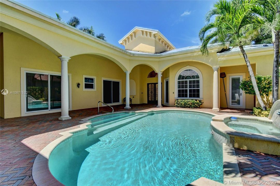 Recently Sold: $1,395,000 (4 beds, 3 baths, 4102 Square Feet)