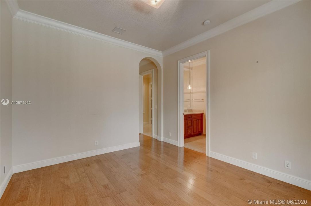 Recently Sold: $1,395,000 (4 beds, 3 baths, 4102 Square Feet)