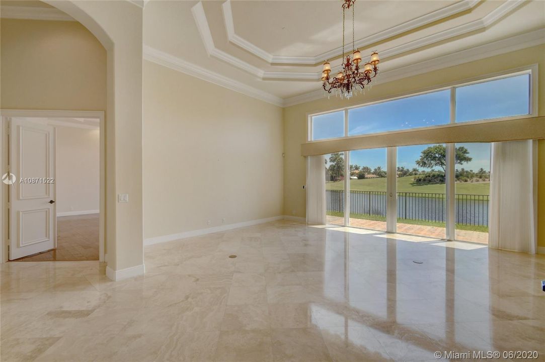 Recently Sold: $1,395,000 (4 beds, 3 baths, 4102 Square Feet)