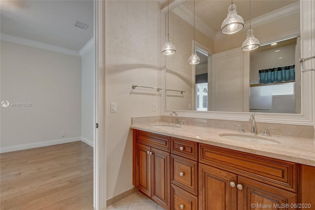Recently Sold: $1,395,000 (4 beds, 3 baths, 4102 Square Feet)
