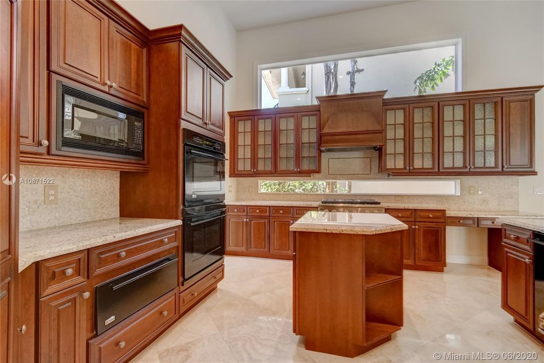 Recently Sold: $1,395,000 (4 beds, 3 baths, 4102 Square Feet)
