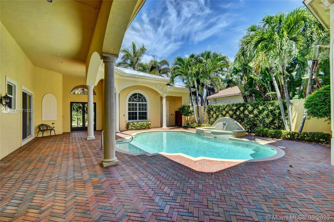 Recently Sold: $1,395,000 (4 beds, 3 baths, 4102 Square Feet)