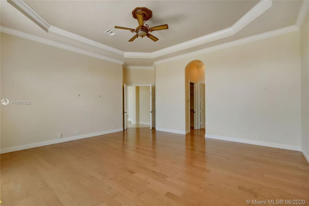 Recently Sold: $1,395,000 (4 beds, 3 baths, 4102 Square Feet)