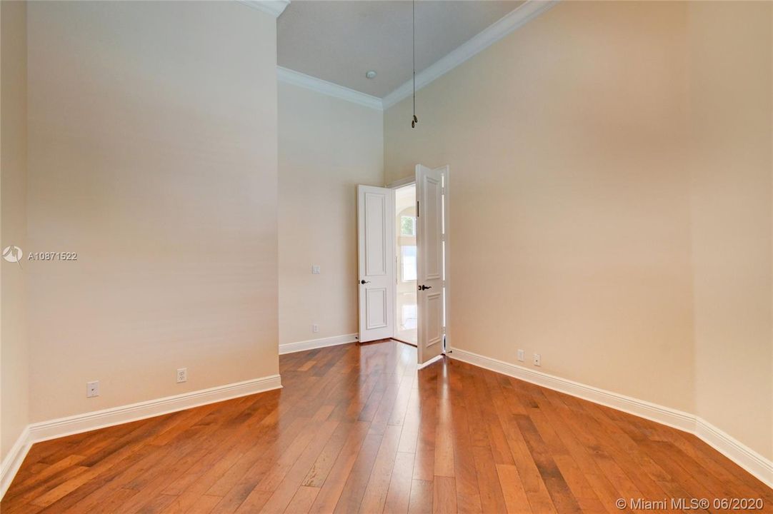 Recently Sold: $1,395,000 (4 beds, 3 baths, 4102 Square Feet)